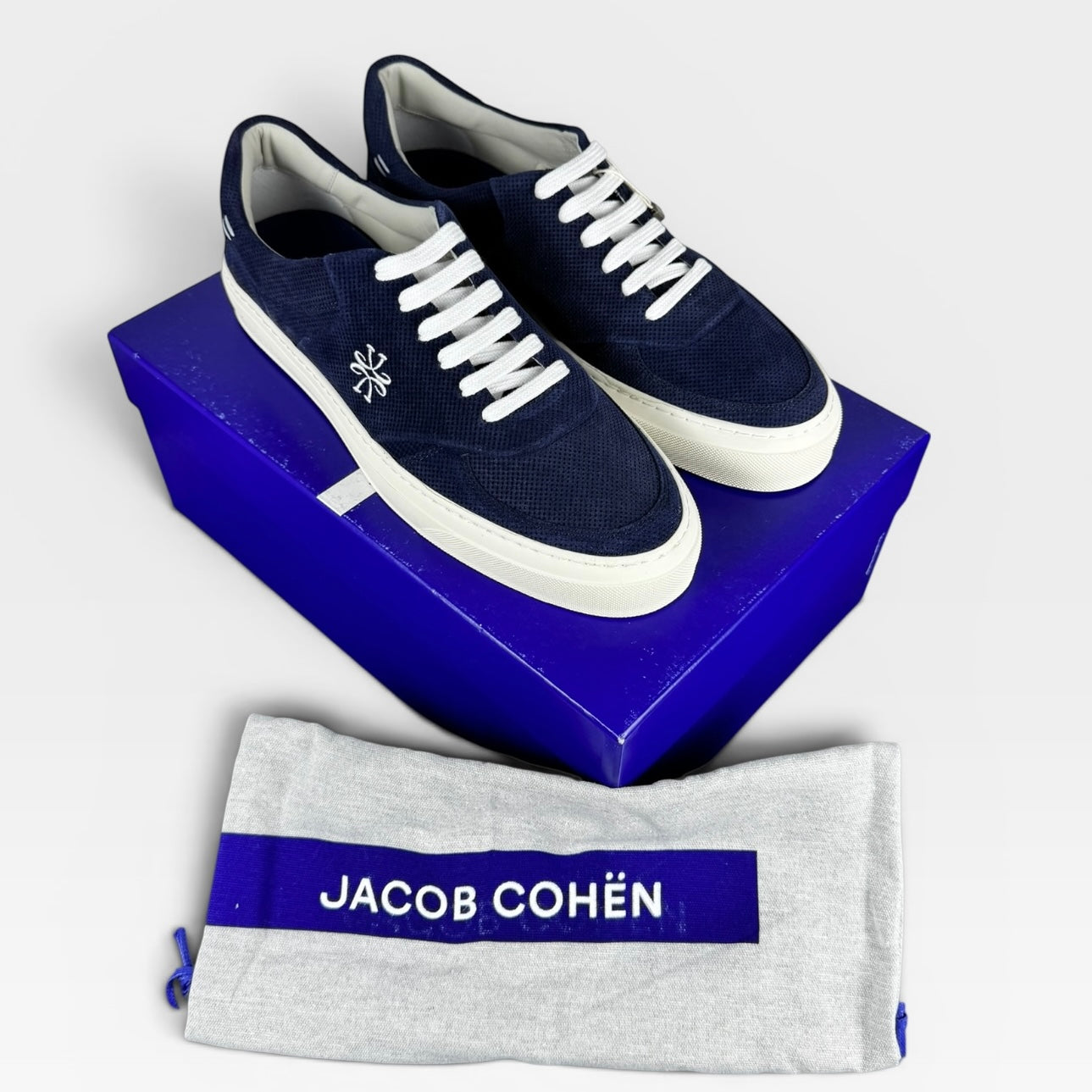with box #Color_Navy