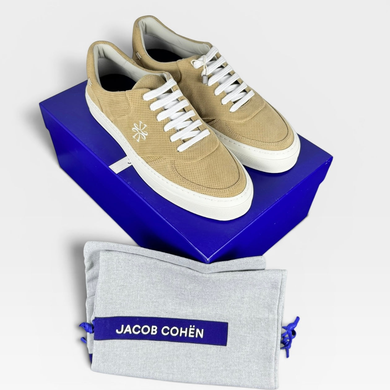 with box #Color_Beige